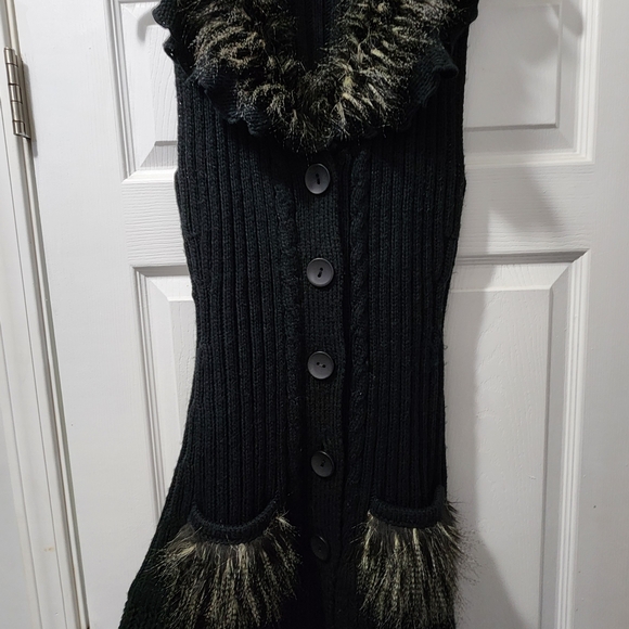 Sioni Black Cardigan with Faux Fur Trim - Picture 2 of 4
